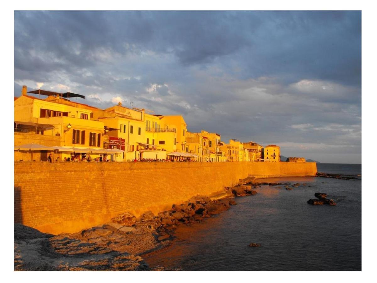 Appartamento In Centro Fronte Spiaggia Del Lido Con Terrazza Vista Mare E Wi-Fi アルゲーロ エクステリア 写真